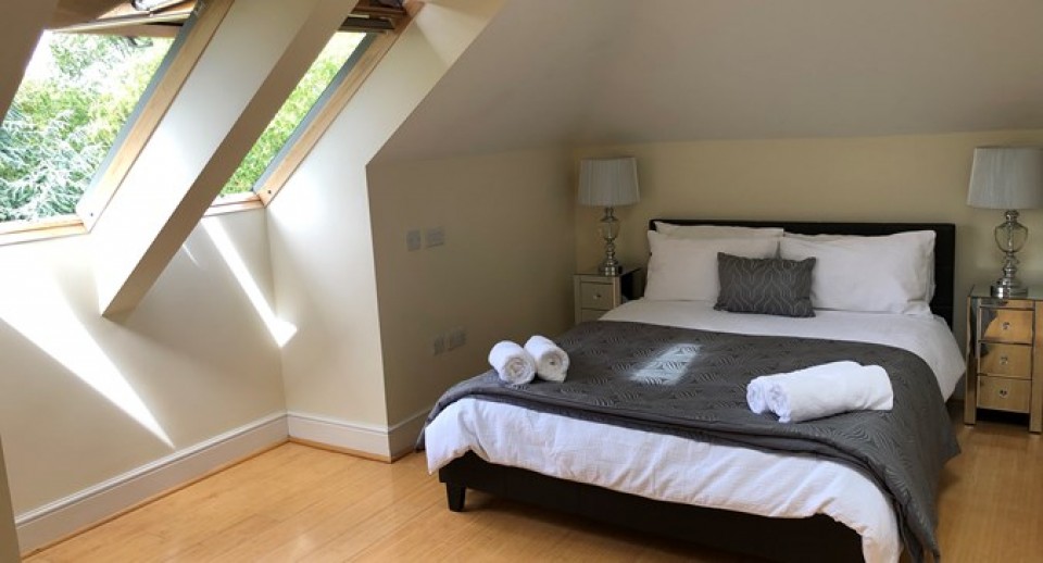 Room for rent in Chertsey KT16 9BL house share 8876