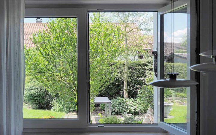 Open the windows to bring fresh air in