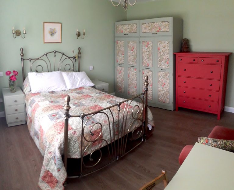 GreenBedroom 02 768x622