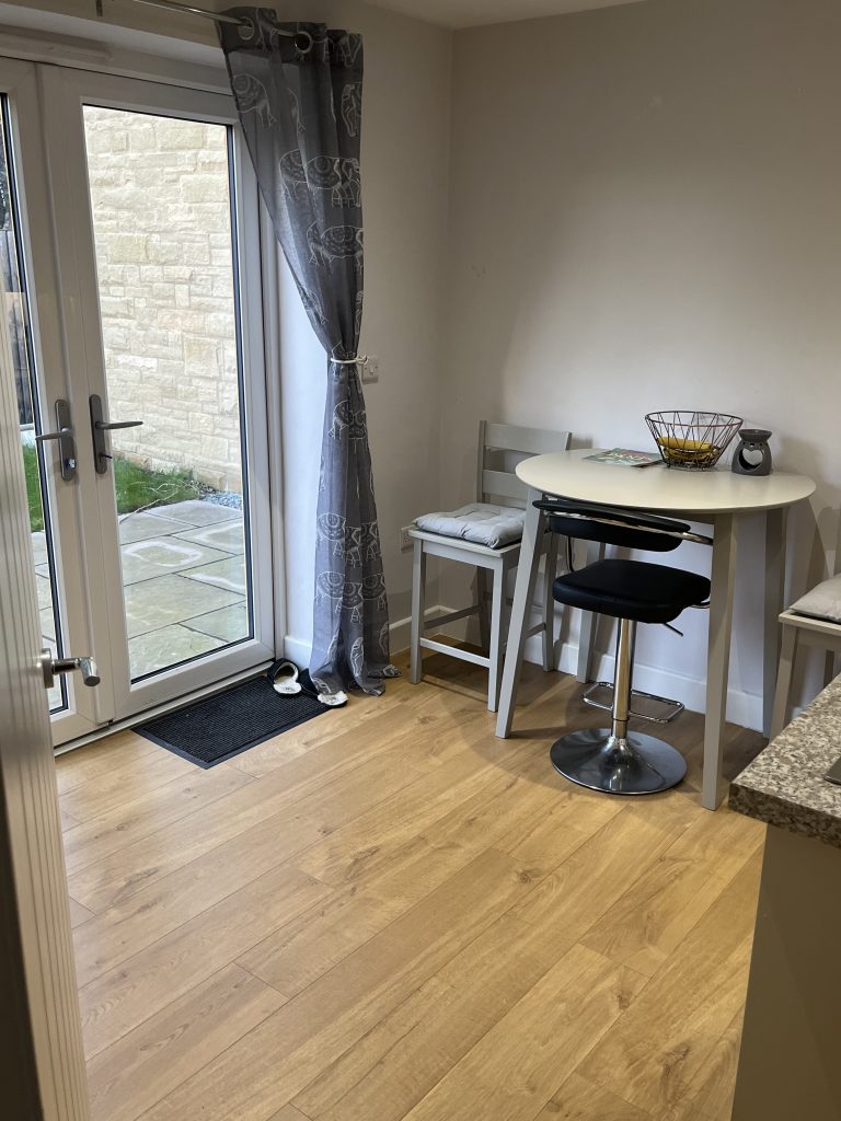 9FE9B889 4919 49B3 80E7 73AC56403D1F 768x1024