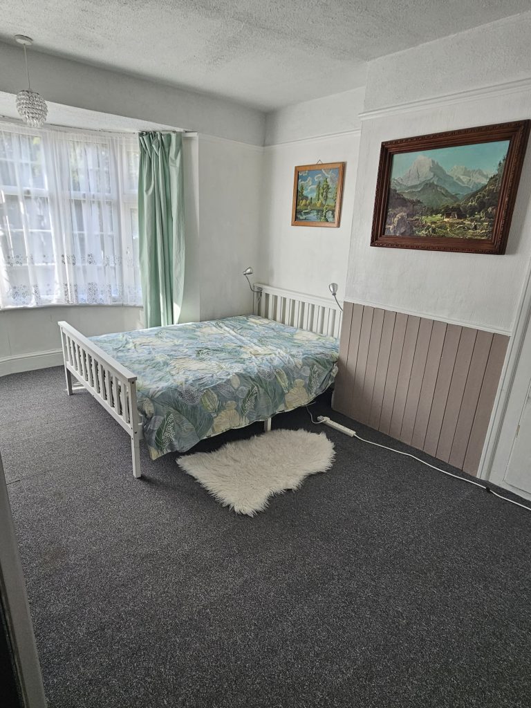 16932123155262644120180373216220 768x1024