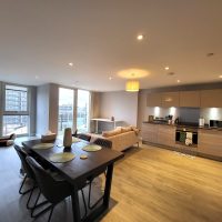 East Crodon room to rent in flat share