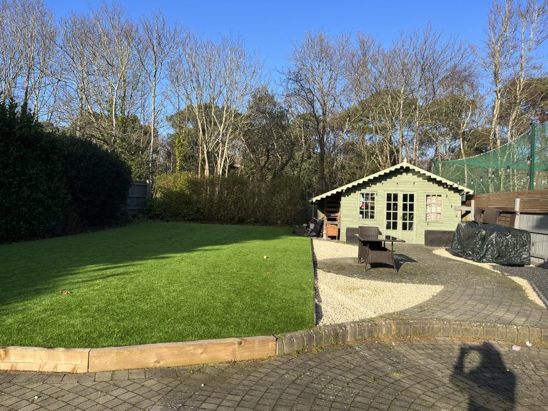 Room for rent in Poole BH14 8TH house share