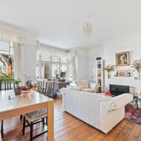 Room share in 3 bed flat in Chiswick West London