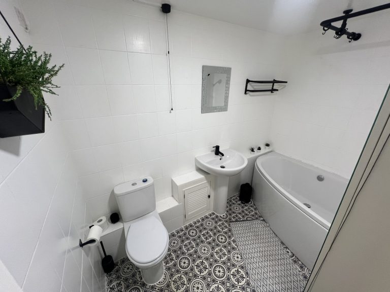 thumbnail image 123650291 1 768x576