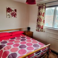 Room to rent with modern bed and window in Towcester