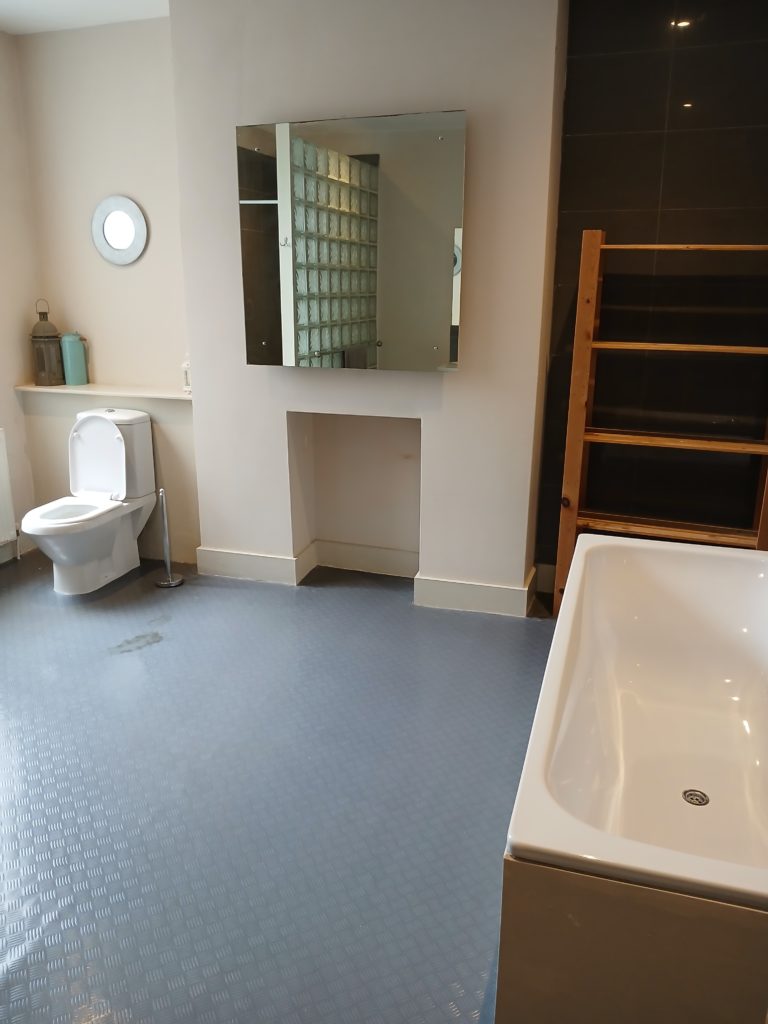 RomolaMainBathroom 768x1024