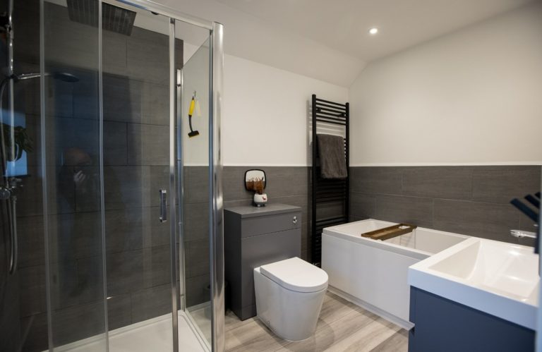 o 1j8il1309doc1fem1atg17t312b6l 768x499