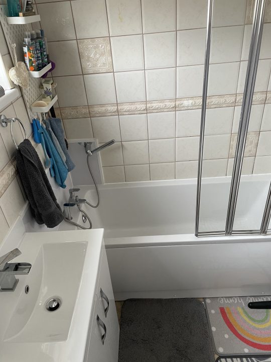 Bath and sink 540x720