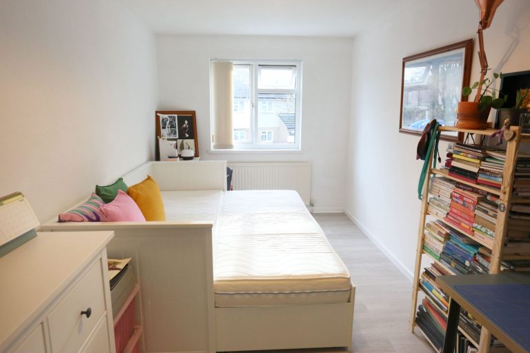 Bedroom 1 bed open close up 768x512