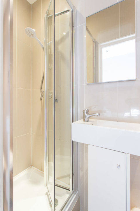 3. Shower Toilet Space 6757 480x720