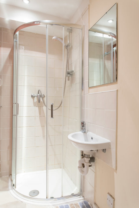 414 W1U 42 Gloucester place Share Bathroom R216 6772 480x720