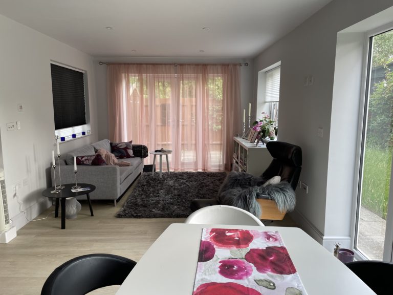 Lodger living room 768x576