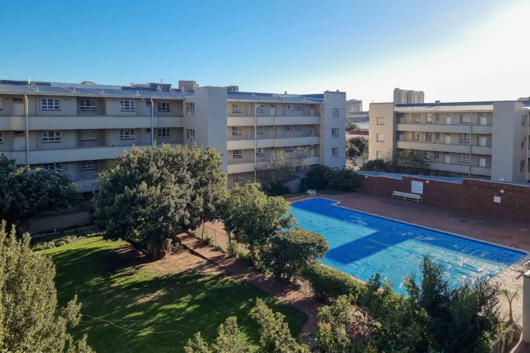 306 Pool 1a 1 768x512